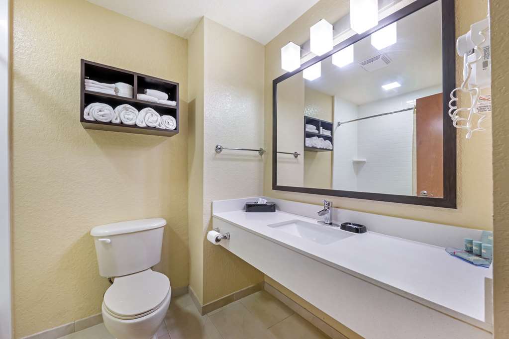 Фото Best Western Edgewater Inn