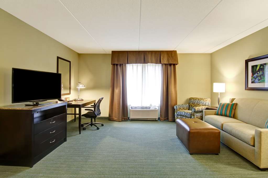 Фото Hilton Garden Inn Woodbridge