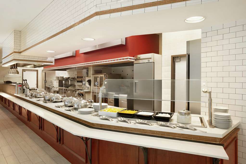 Фото Embassy Suites by Hilton Denver International Airport
