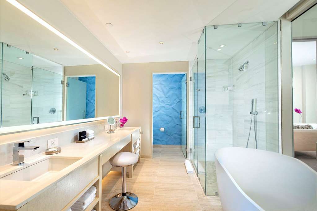 Фото Hall Arts Hotel Dallas, Curio Collection by Hilton