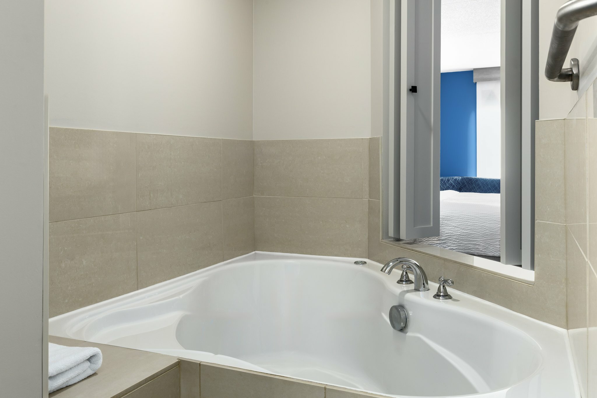 Фото Holiday Inn Express & Suites Brockville