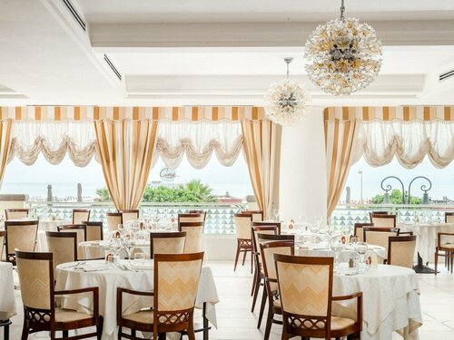 Гостиница Hotel Universal в Червии