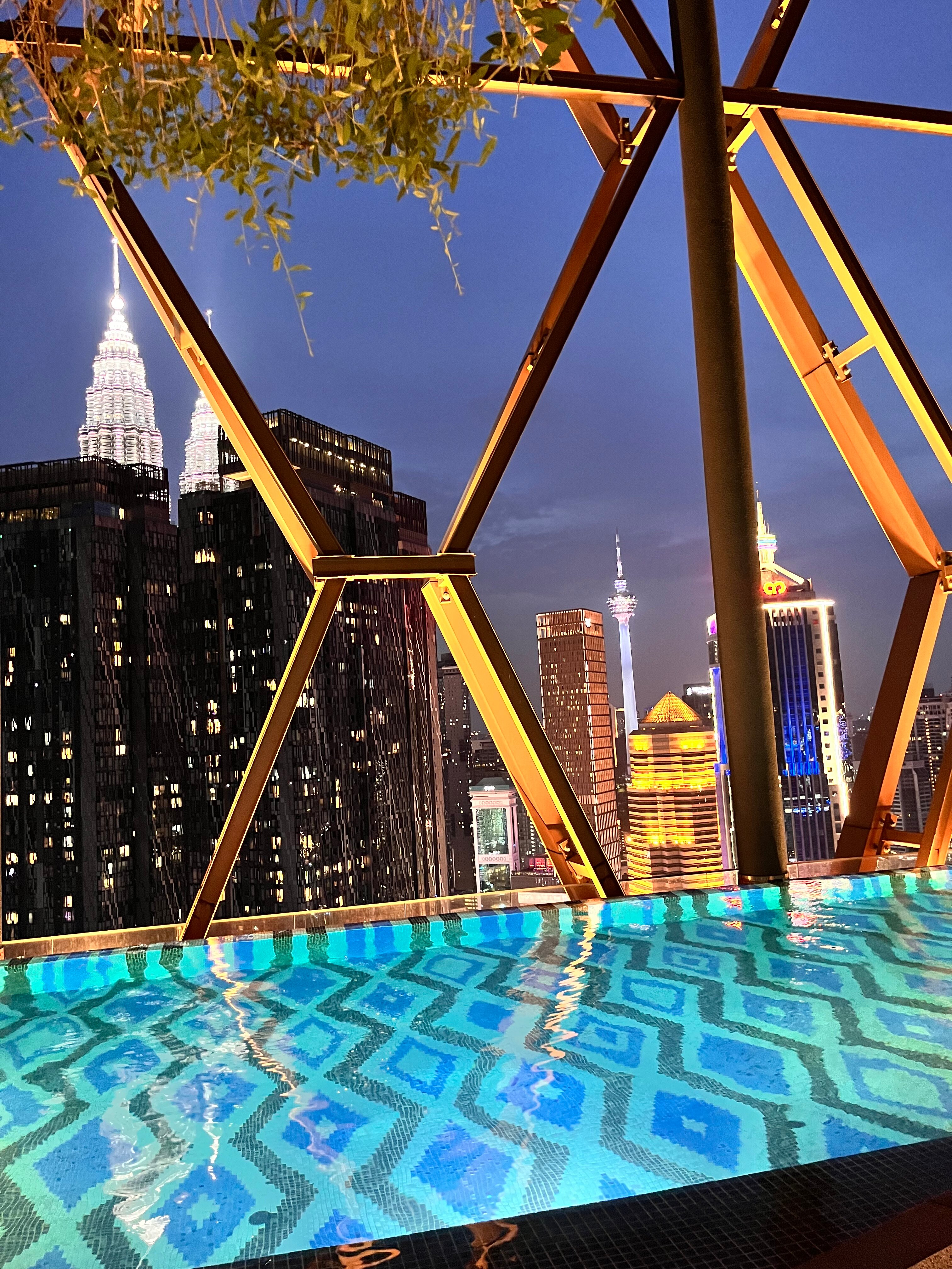 Фото Scarletz Klcc Apartments by soulasia