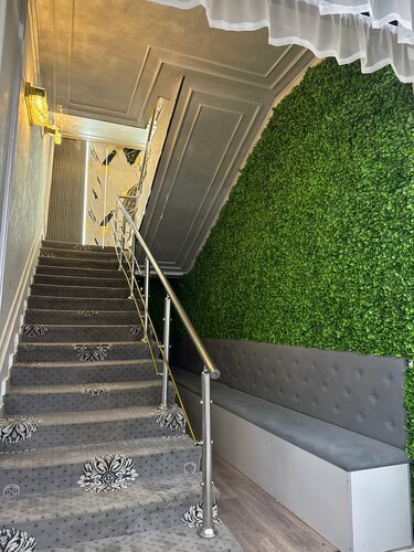 Yigitlar navbatma-navbat bir birlarini eshakda sikishadi