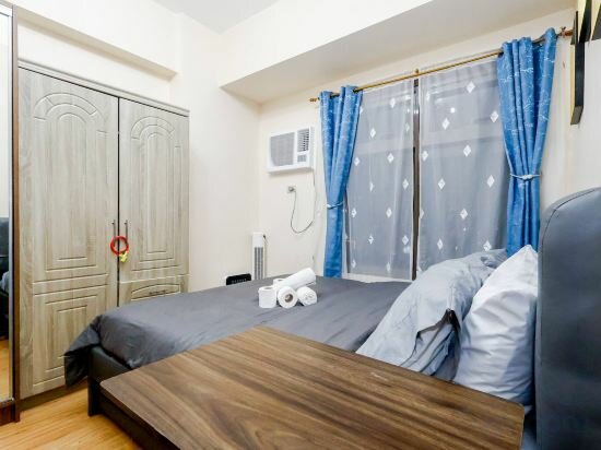 Hotel 1 Br Vacation Rentals in Pasay, View, Pool, PetFriendly, Earth, photo