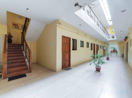 Фото RedDoorz near New Government Center