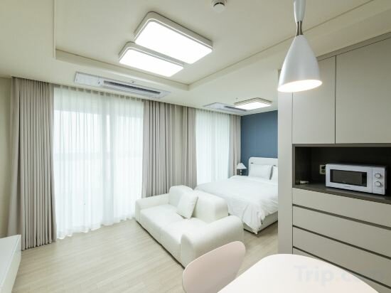 Фото The November Stay in Landmark