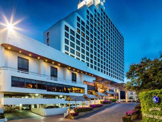 Фото Cholchan Pattaya Beach Resort