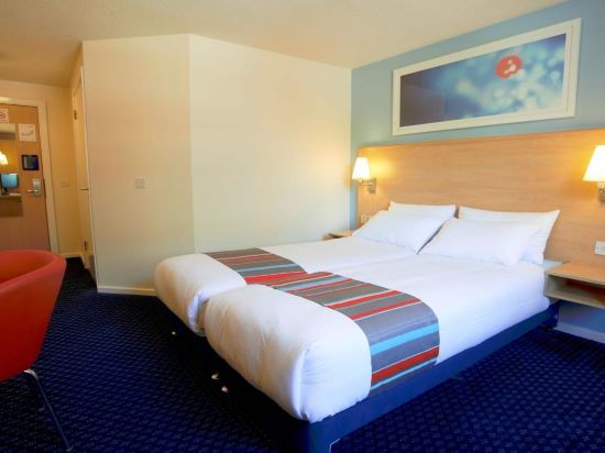 Фото Travelodge Aberdeen Airport