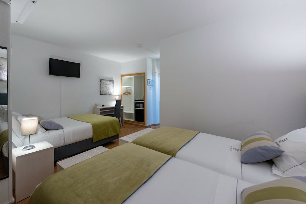 Фото Dinya Lisbon Hotel & Lounge Bar