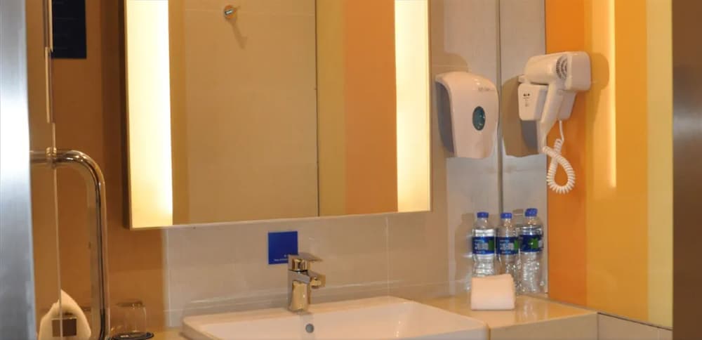 Фото Holiday Inn Express Shanghai Zhenping