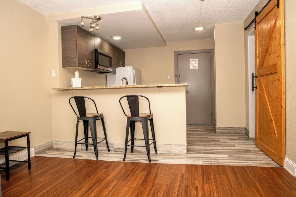 Фото Days Inn and Suites by Wyndham Hammond, In