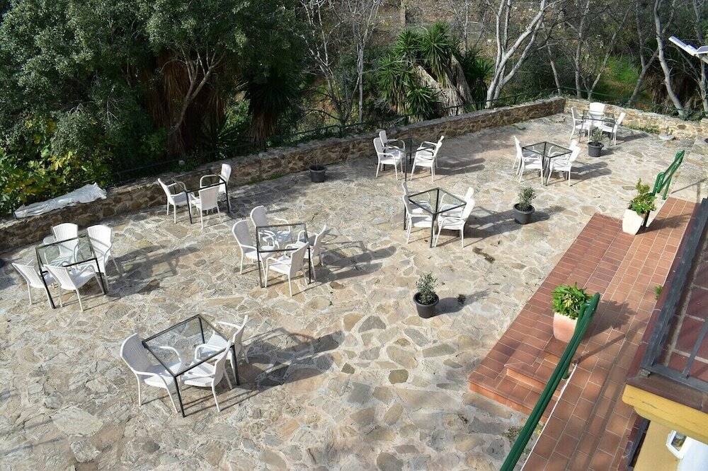 Фото Humaina Hotel