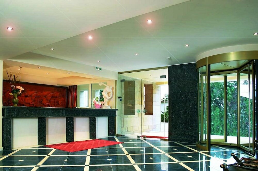 Фото Dolphin Resort Hotel & Conference