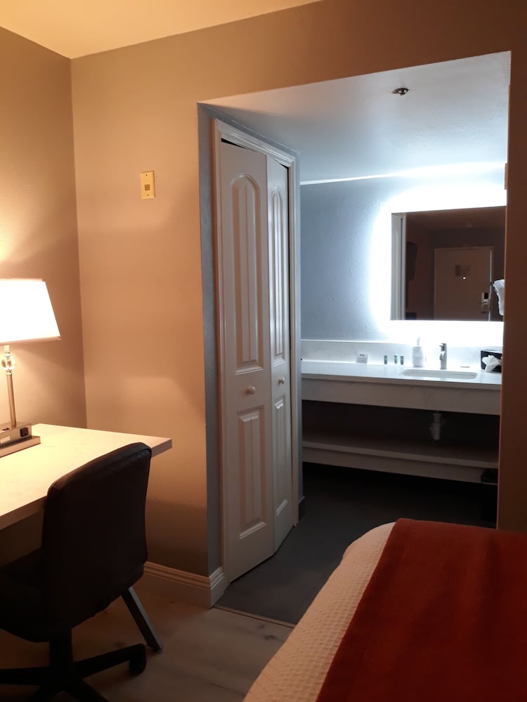 Фото Clarion Pointe El Cajon San Diego East