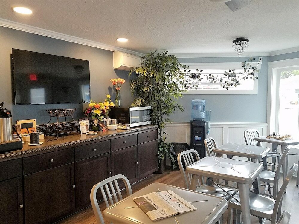 Фото The Waldport Inn