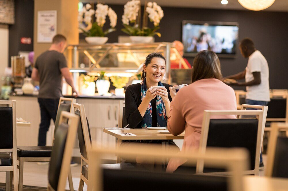 Фото Mawson Lakes Hotel & Function Centre