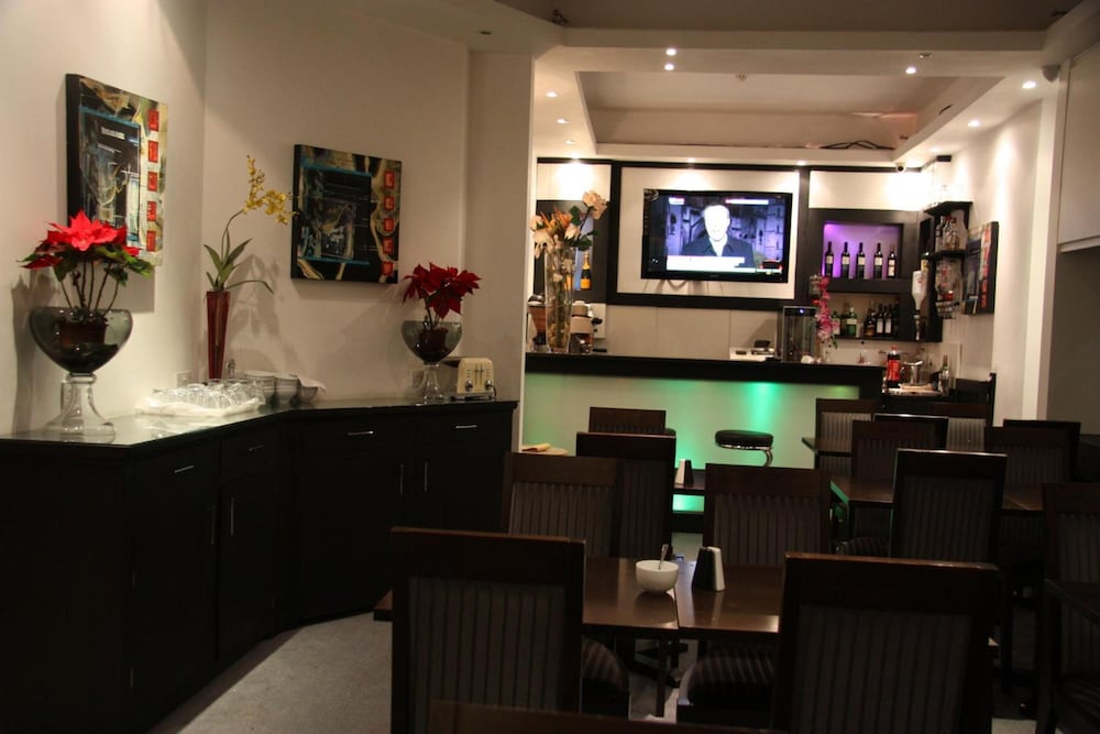 Фото Kingsway Park Hotel at Park Avenue