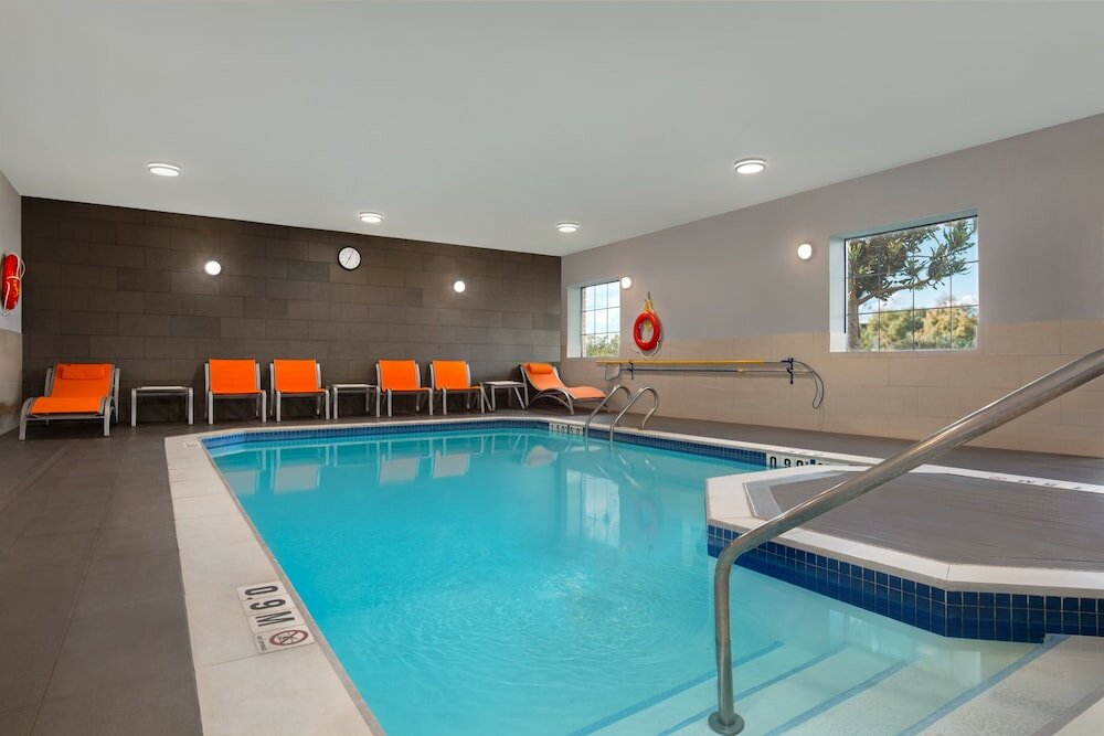Фото Holiday Inn Express Hotel & Suites Barrie, an Ihg Hotel