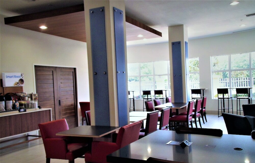 Фото Holiday Inn Express Hotel & Suites Tampa-Fairgrounds-Casino, an Ihg Hotel