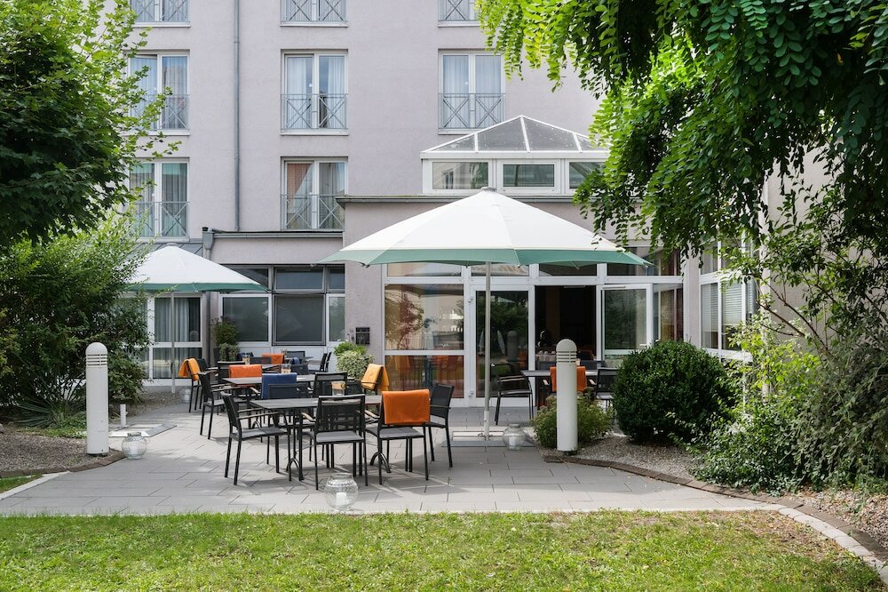 Фото отеля 2