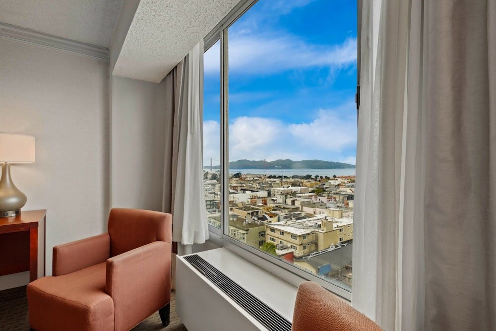 Фото Comfort Inn by the Bay