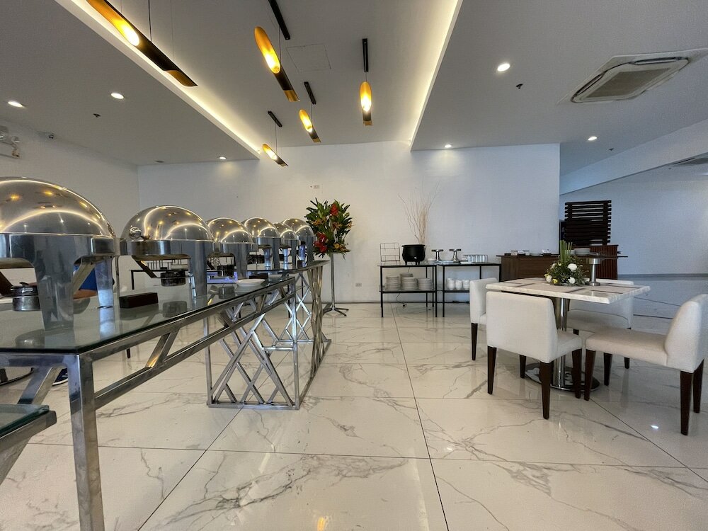 Фото The Golden Peak Hotel & Suites powered by Cocotel