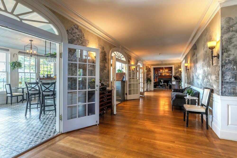 Фото The White House Inn