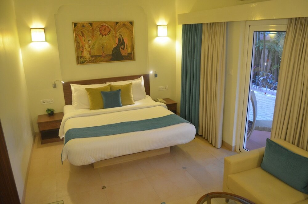 Фото Lemon Tree Amarante Beach Resort, Goa