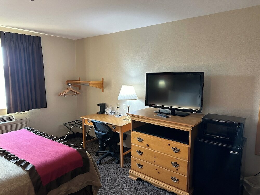 Фото Super 8 by Wyndham West Branch