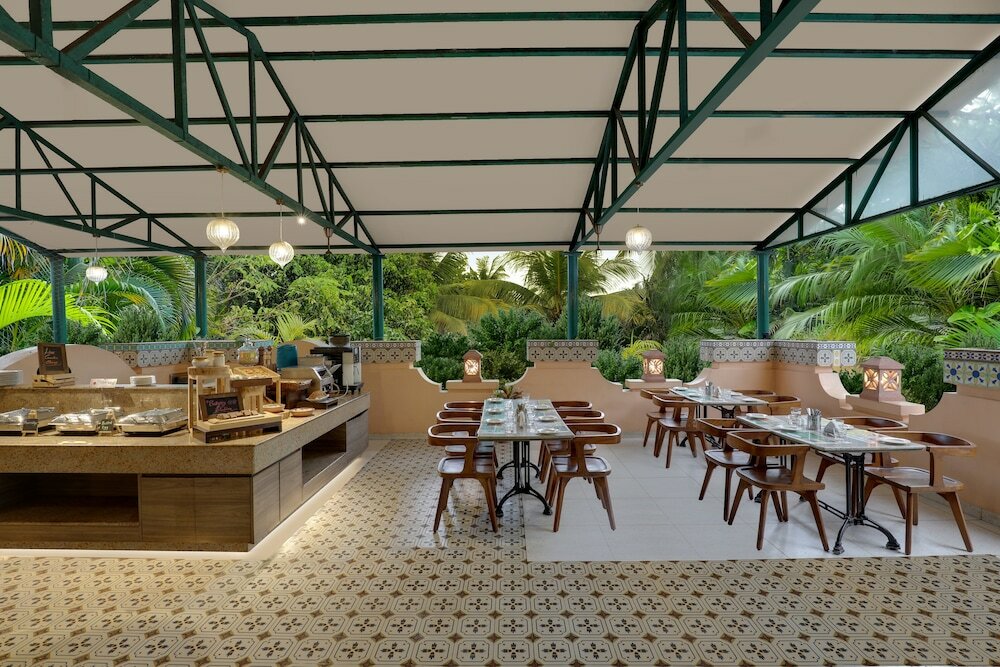 Фото Lemon Tree Amarante Beach Resort, Goa