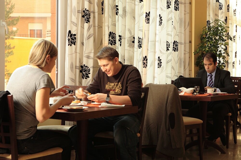 Фото Hotel Porcel Ganivet