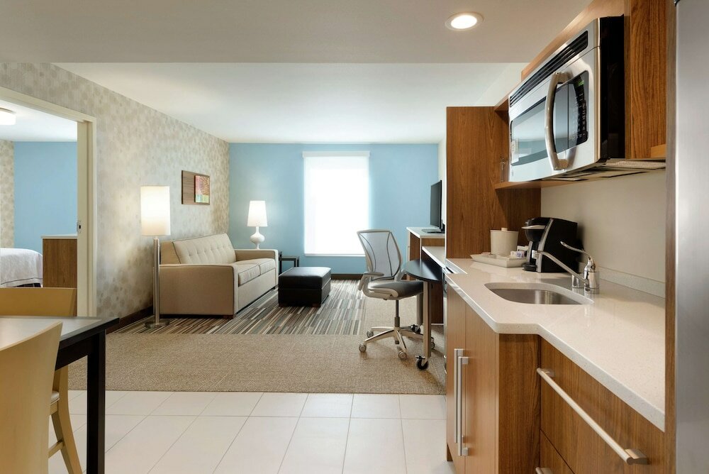 Фото Home2 Suites by Hilton Milwaukee Airport