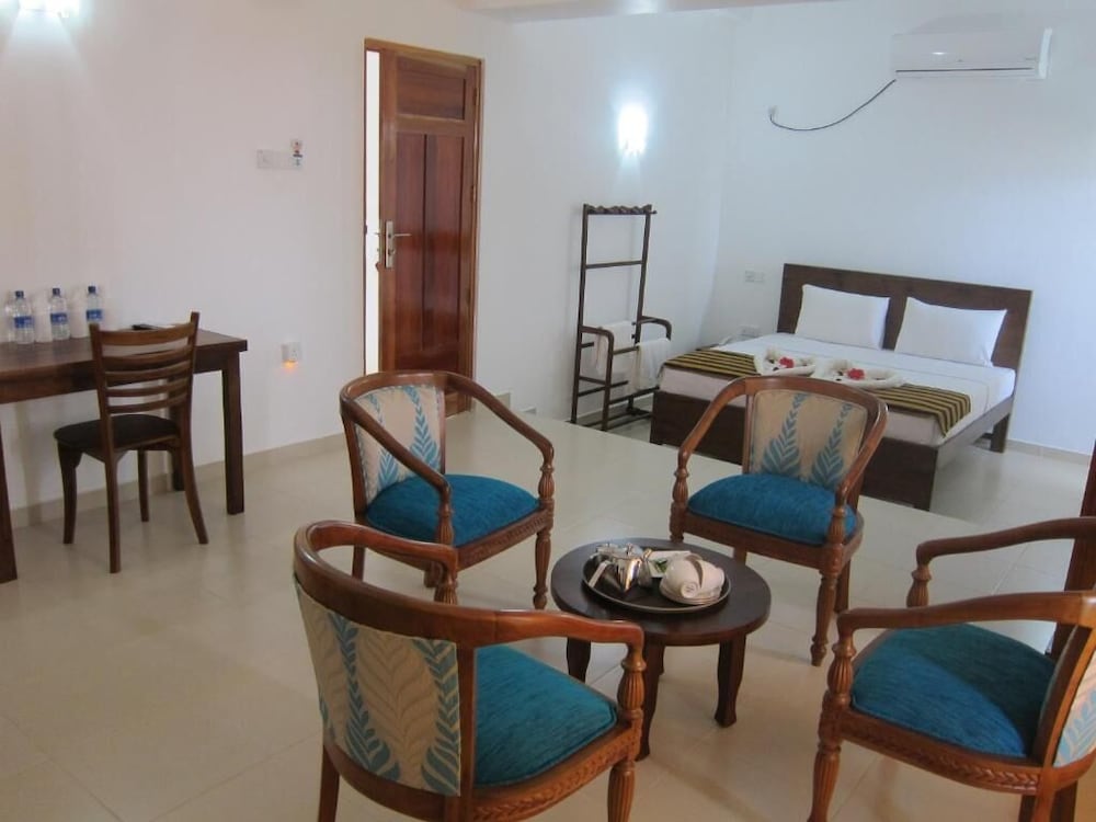 Фото Hotel Oviya