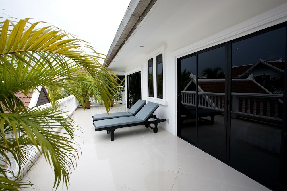 Фото Palm Grove Resort