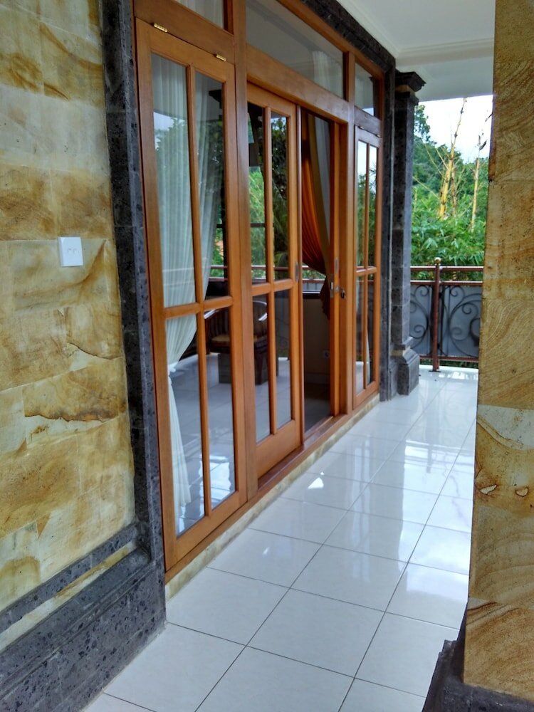 Фото Monkey Forest Bungalow