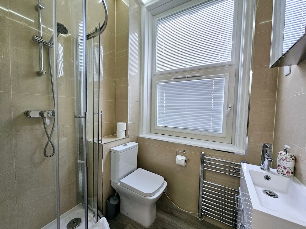 Фото London Stay Apartments