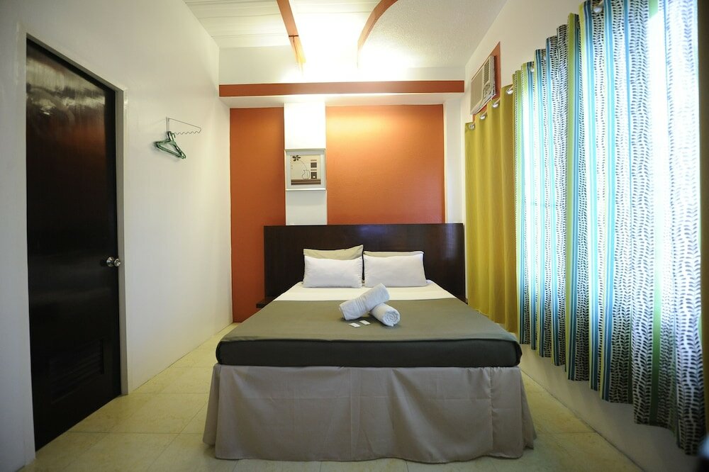 Фото First Pacific Inn