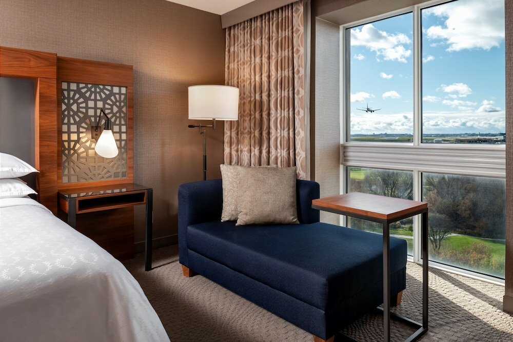 Фото Sheraton Toronto Airport Hotel & Conference Centre