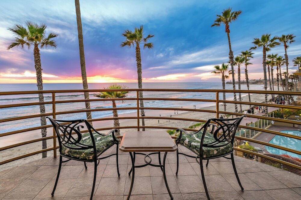 Фото Pacific Terrace Hotel