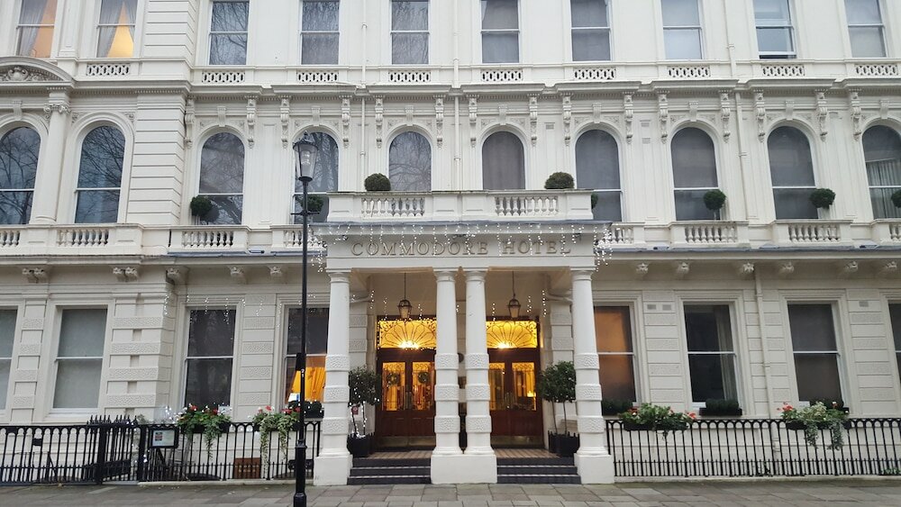 Фото Commodore Hotel