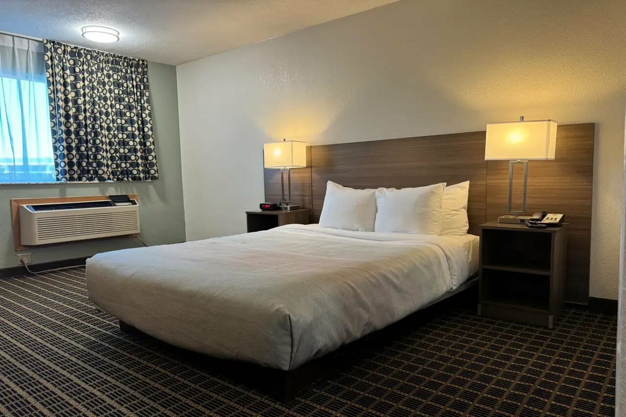 Фото Days Inn by Wyndham West Des Moines