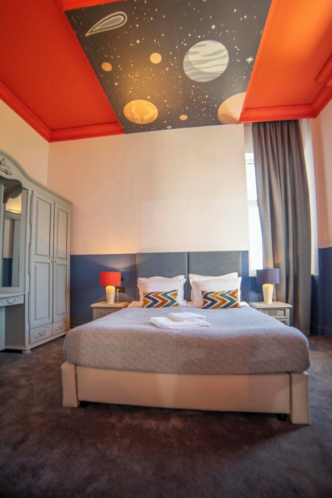 Фото Introvert Maria Luisa