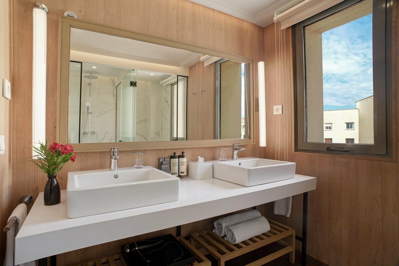 Фото Отель H10 Universitat