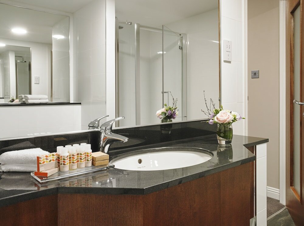 Фото Camden Court Hotel