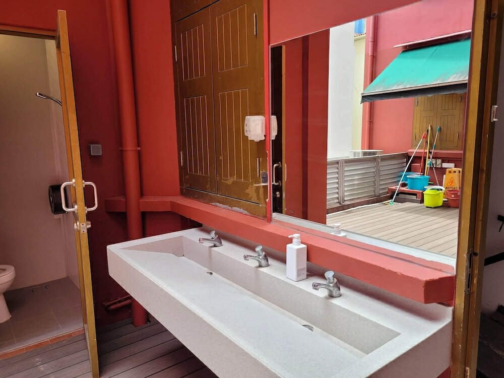 Фото Wink at Upper Cross Street