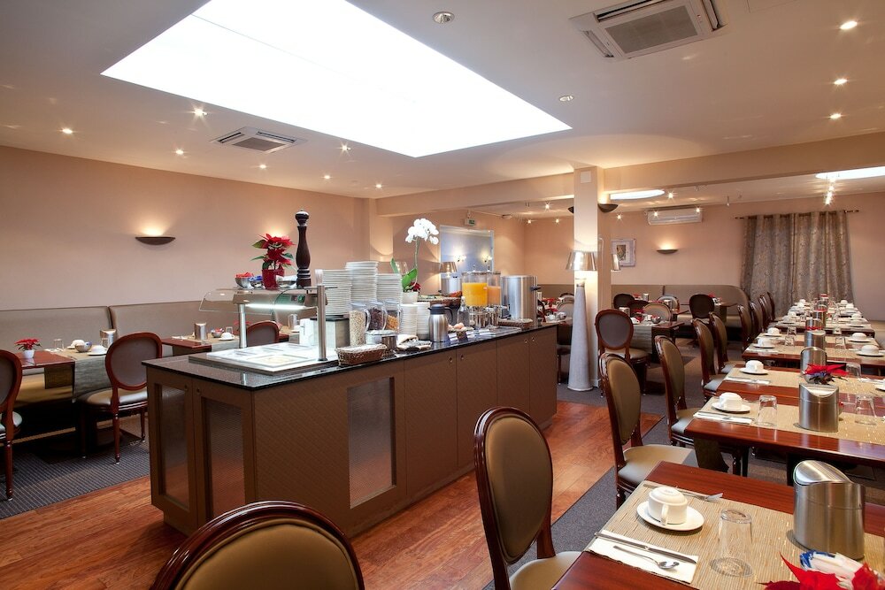 Фото Drake Longchamp