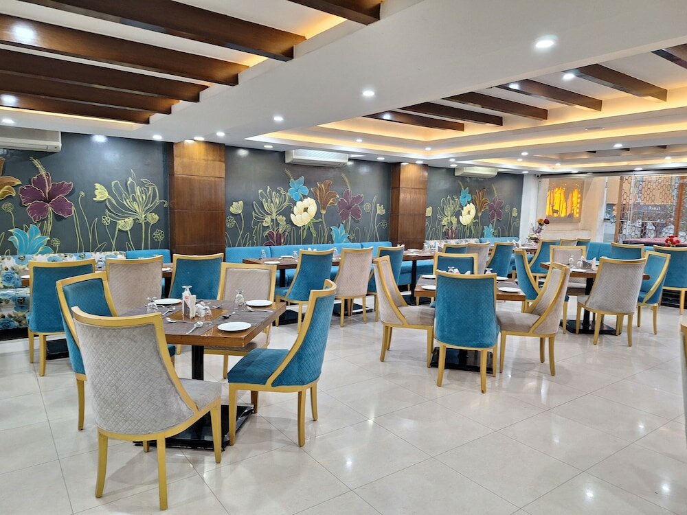 Фото L N Marriott Hotel