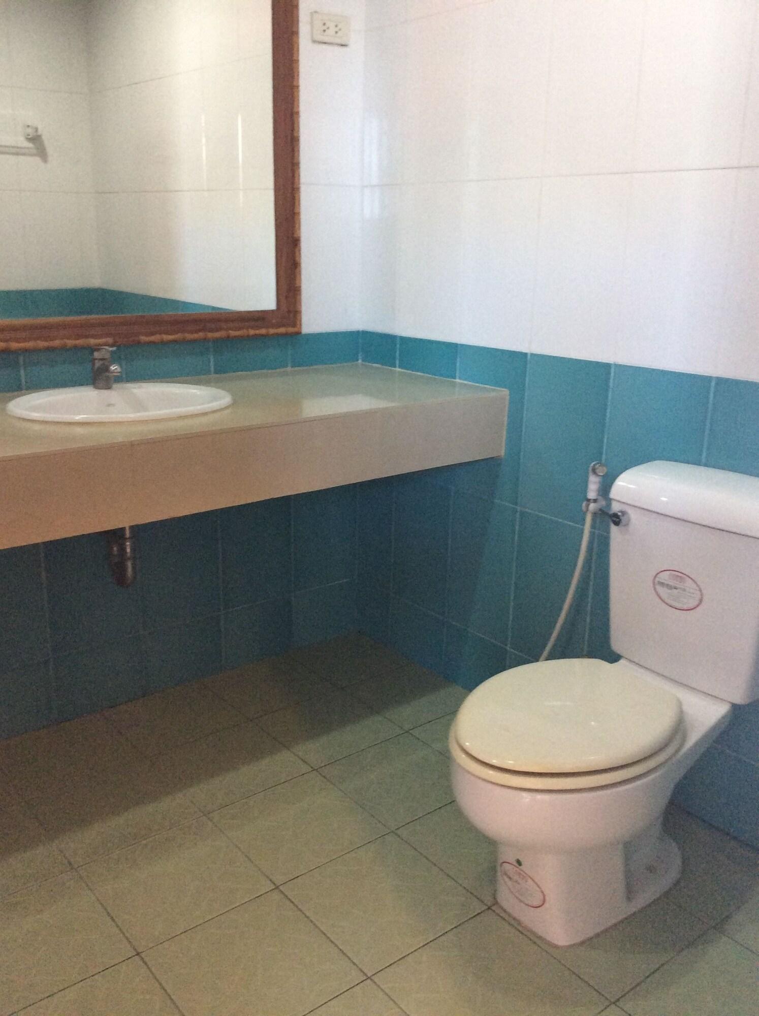 Фото Tassanee Garden Lodge