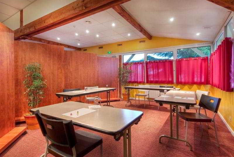 Фото Sky Hotel Goussainville